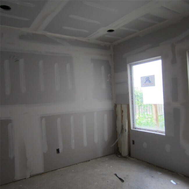 Building Photo - 2419 Rosewood St