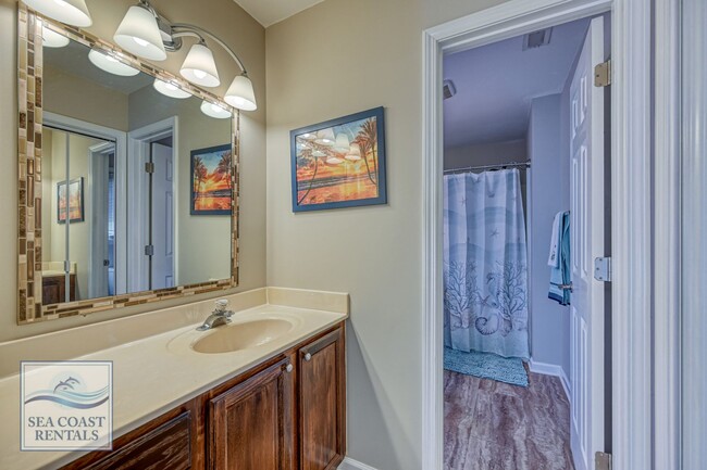 Building Photo - SUMMER MONTHLY RENTAL!!! AVAILABLE MAY-SEP...
