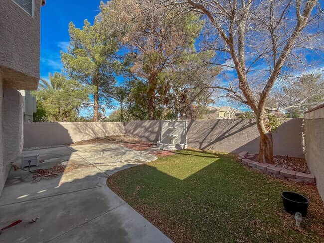 Building Photo - Spacious 4-Bedroom Home in Prime Green Val...
