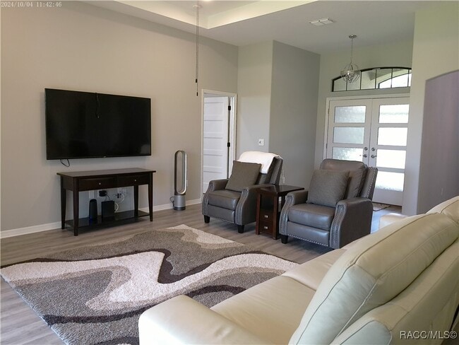 Building Photo - 1381 N Spend a Buck Dr