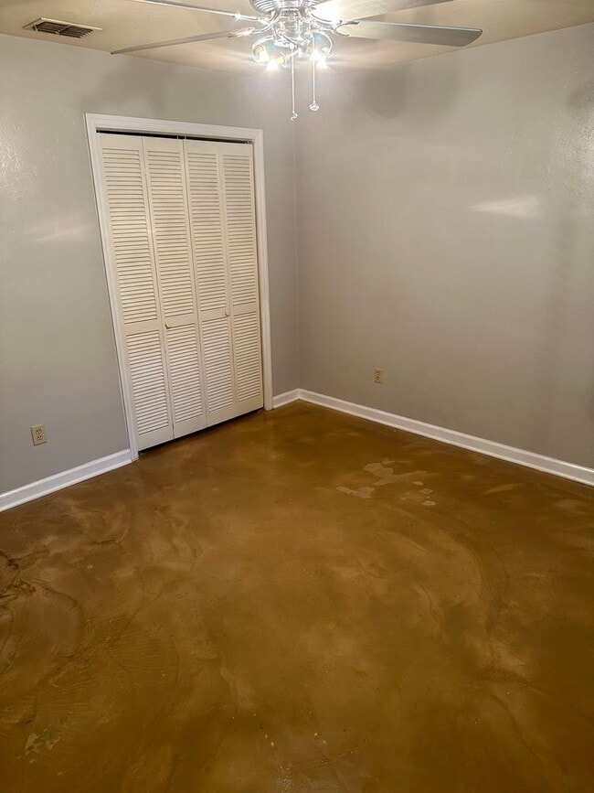Building Photo - Great townhome in Brewster Estates!