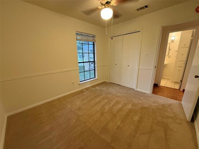 Building Photo - 3907 Rolling Hill