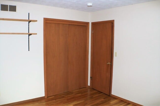 Building Photo - $2,200 | 4 Bedroom, 2 Bathroom House | No ...