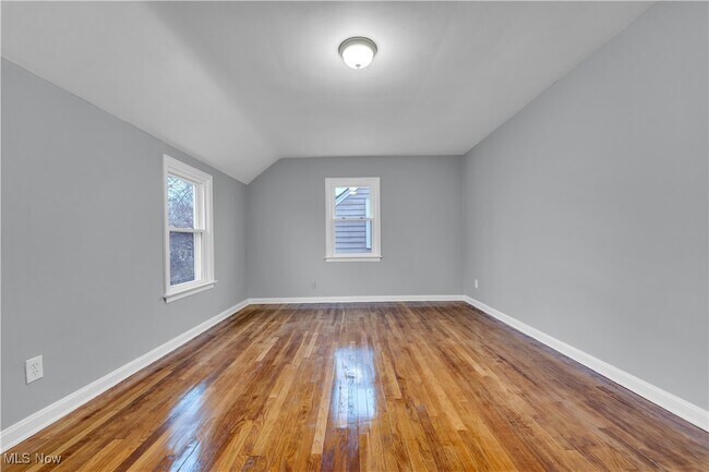 Building Photo - 11816 Marne Ave