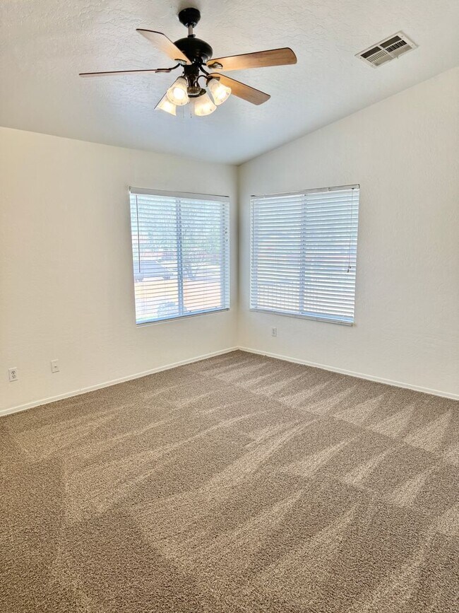 Building Photo - 4 Bedroom 3 Bathroom Home in Surprise! Has Loft & Additional Office/Den!