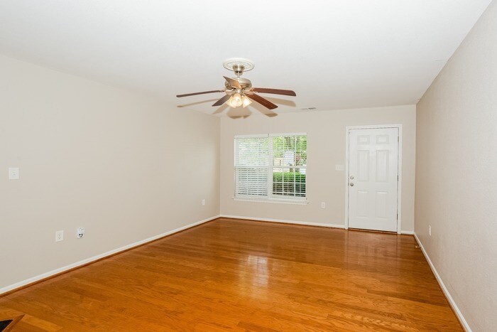 Building Photo - 5027 Patricia Ann Ln