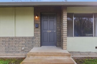 Building Photo - 1504 Rose Ave