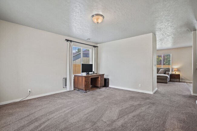 Building Photo - 4bd/2.5ba South Boise Home w/3-Car Garage!