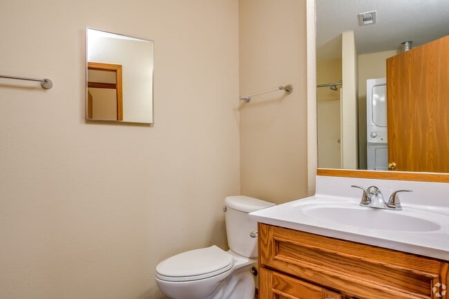 Building Photo - Marketing TitleModern 2-Bed/2-Bath Condo S...