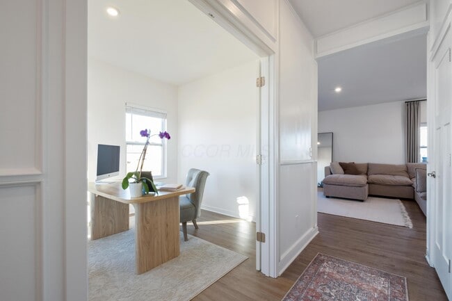 Building Photo - 484 Creekside Dr