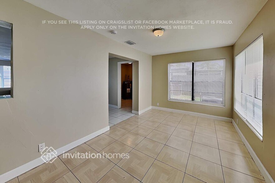 Building Photo - 2401 Jamaica Dr