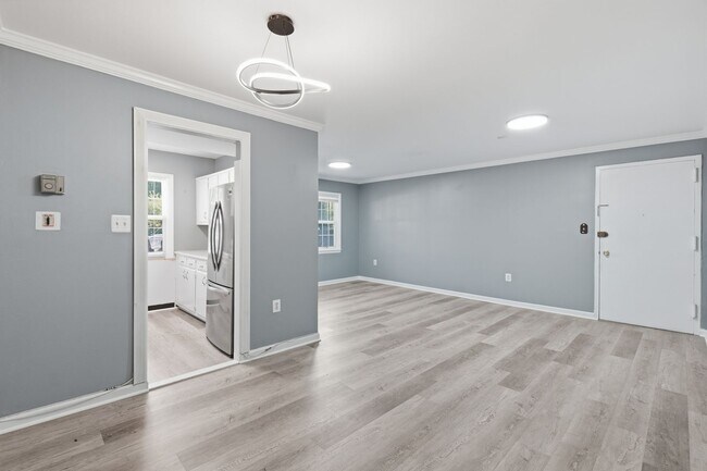 Building Photo - Discover stylish, low maintenance living in this beautifully updated two bedroom, one bathroom co...