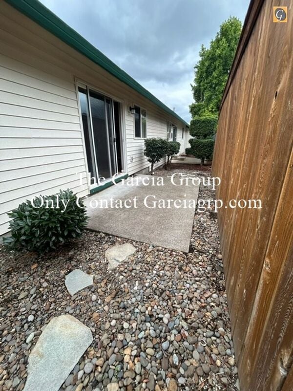 Building Photo - 13613 SE Oatfield Rd