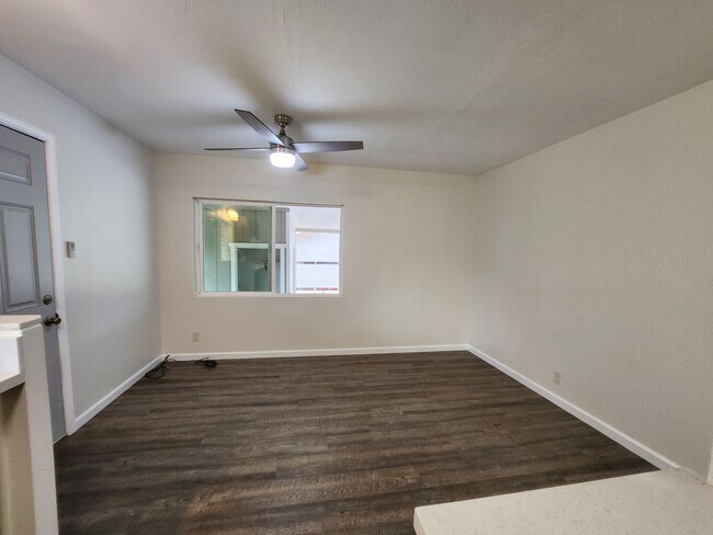 Building Photo - 2/1 Cottage in North Kihei