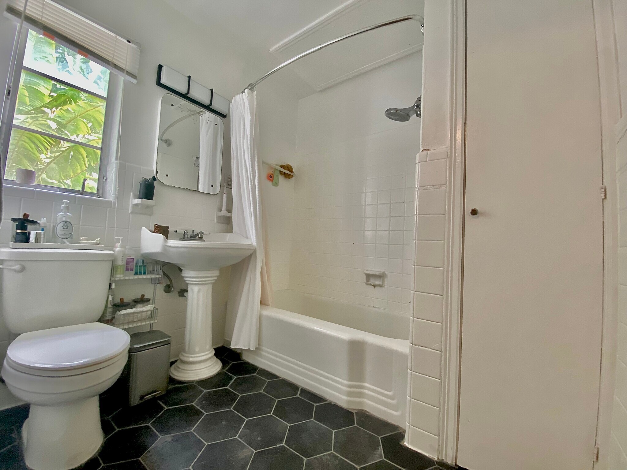 Building Photo - 306 14th Ave NE