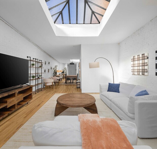 Building Photo - 354 Bowery