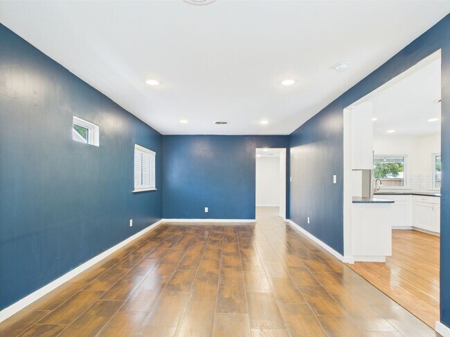 Building Photo - Charming 3-Bedroom Retreat with 2 Full Baths in the Heart of Fredericksburg!