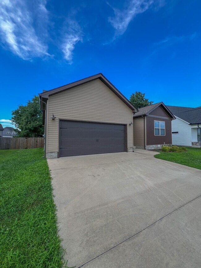 Building Photo - Single-Family Off Exit 1!