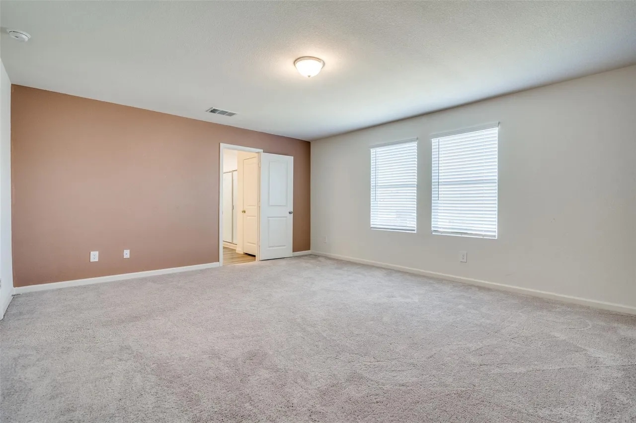 Building Photo - 731 Yorkshire Dr