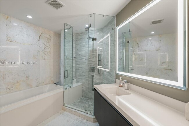 Building Photo - 851 NE 1st Ave