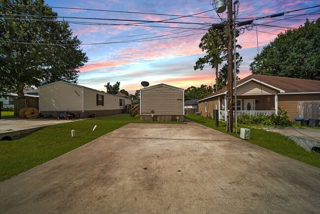 Building Photo - 16693 E Forrestal St