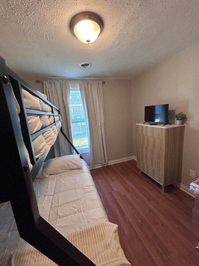 Building Photo - Fully Furnished Mid-Term Rental in Richmond’s East End