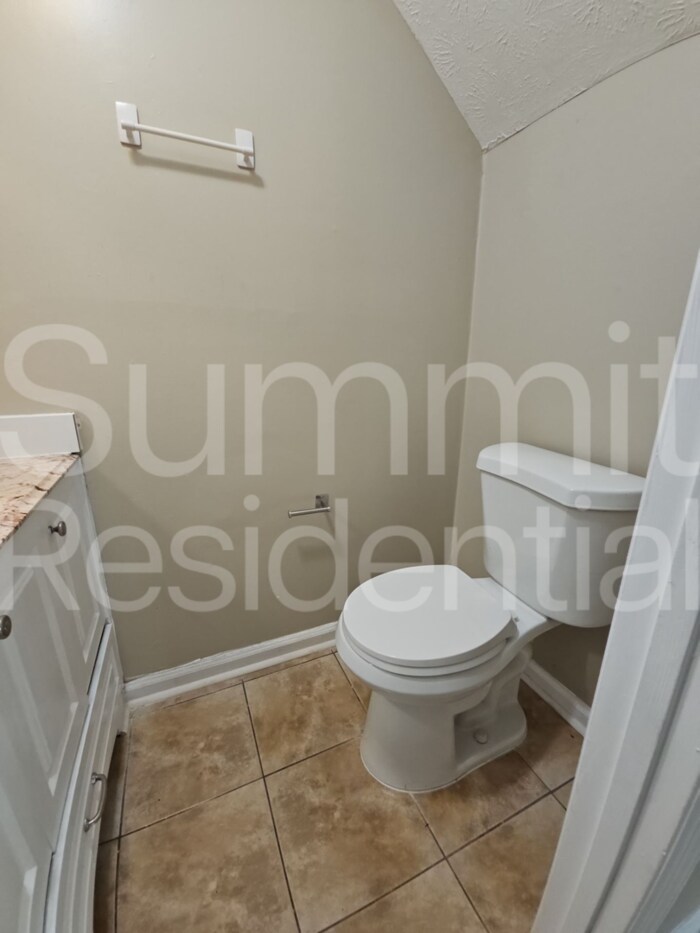 Building Photo - 5950 Stonewall Dr