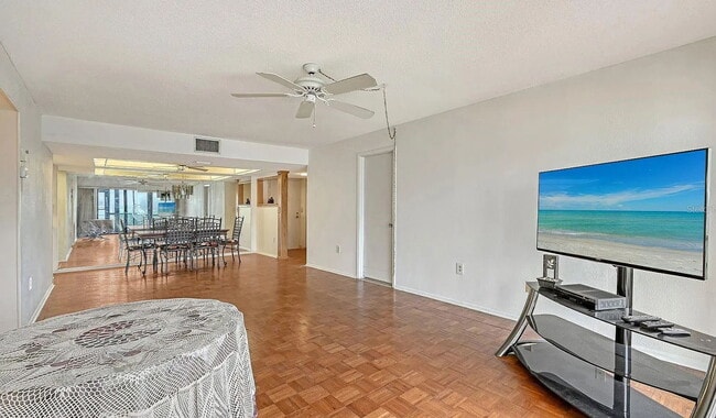 Building Photo - "Charming 2-Bed, 2-Bath Condo Oasis in Bradenton's Heart!"