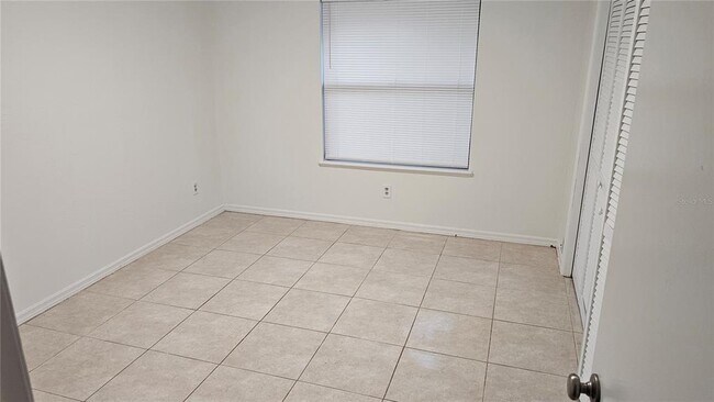 Building Photo - 372 E Beach St