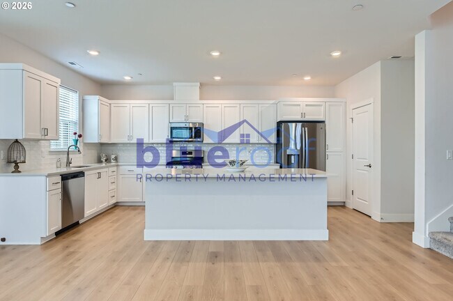 Building Photo - 12935 SW Tabor Ter