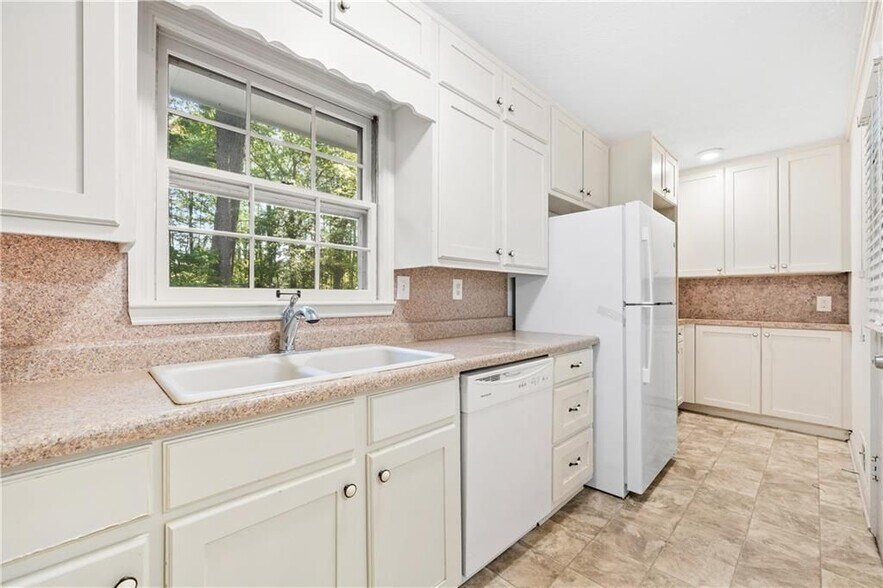 Building Photo - 4531 S Roberts Dr