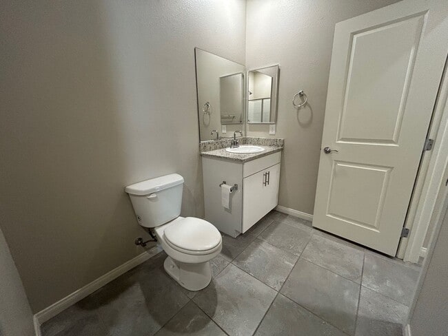 Building Photo - Gorgeous two-story home with 5 bedrooms and 3 bathrooms in a gated community