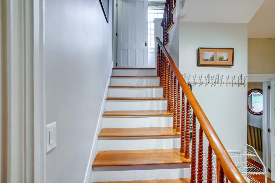 Building Photo - 136 Pomeroy Ave