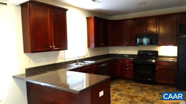 Building Photo - 140 Burnet St