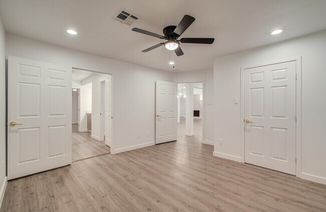 Building Photo - 523 Brandon Rd