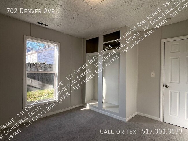 Building Photo - 3-BDR 1-BTH House with New Kitchen & New C...