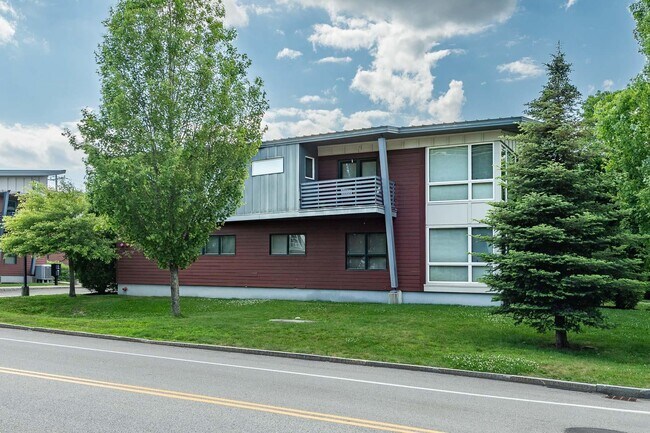 Primary Photo - 659 Dennett St