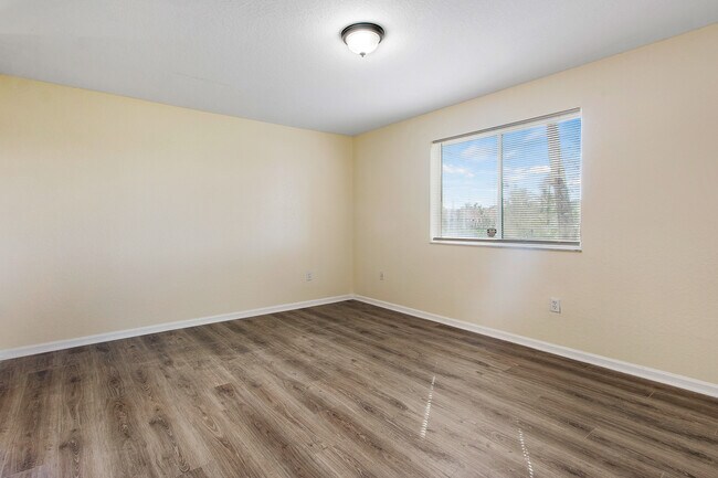 Building Photo - 8460-8466