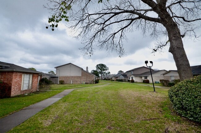 Building Photo - 6407 S Briar Bayou Dr