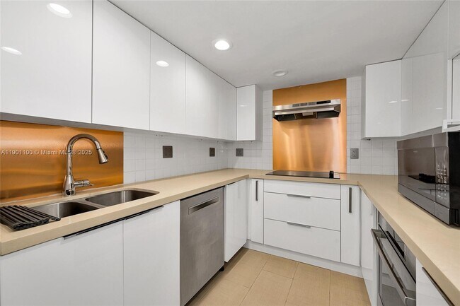 Building Photo - 2600 Cardena St