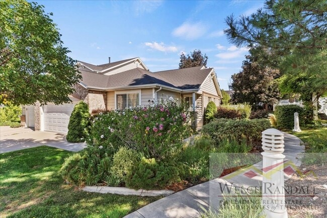 Building Photo - Stylish and Move-In Ready 2-Bedroom Townho...