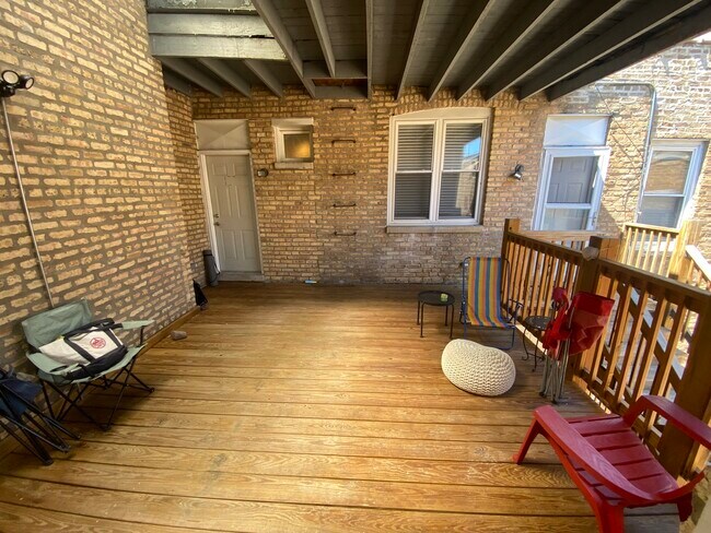 Building Photo - 1156 W Cornelia Ave