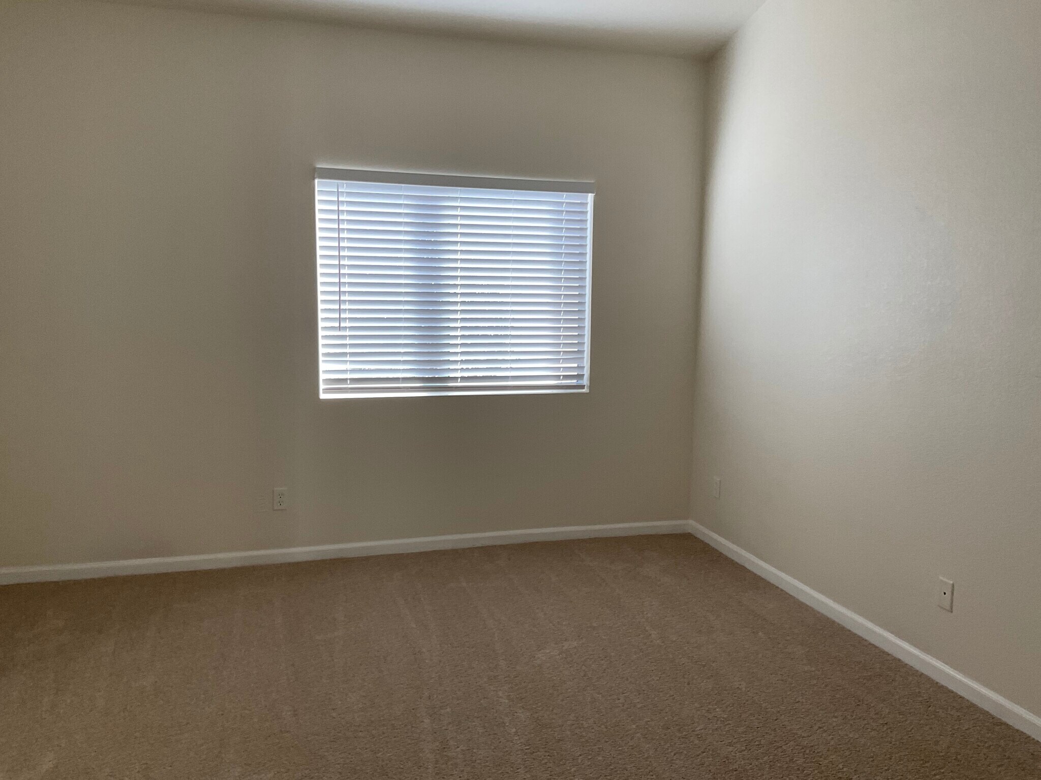 Building Photo - 4307 E South Fork Dr