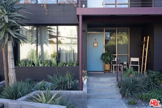 Building Photo - 2811 Waverly Dr