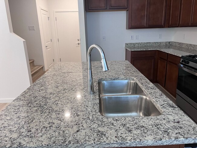 Building Photo - COMING SOON! TOWN HOME WITH COMMUNITY POOL...