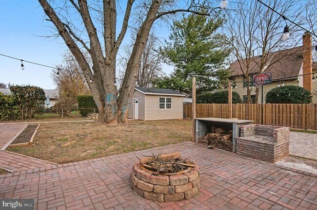 Building Photo - 312 E Gordon St