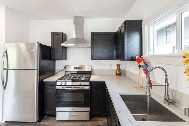 Building Photo - Boyle Heights Stunning Modern Farmhouse