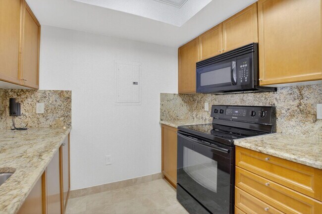 Building Photo - 99 SE Mizner Blvd