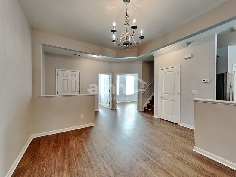 Building Photo - 4489 Middletown Dr