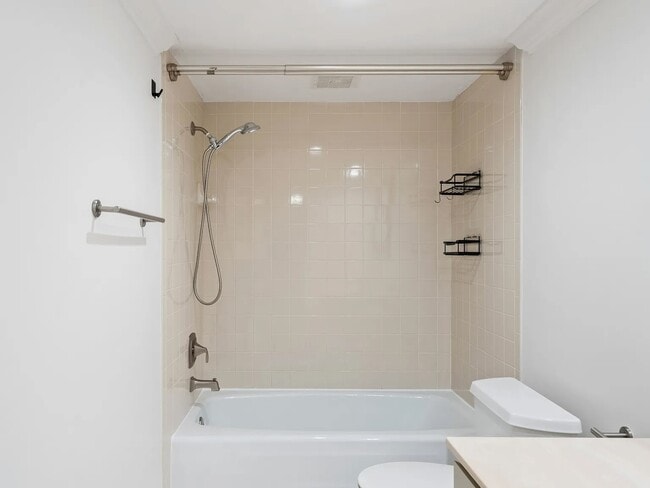 Building Photo - 5025 Hillsboro Pike